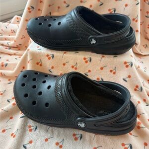 CROCS Classic Clog with Fuzzy Lining - Black